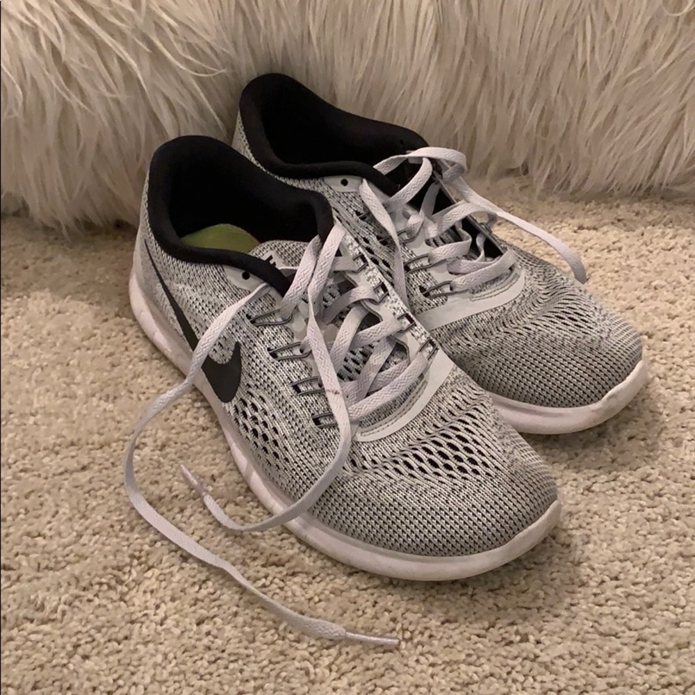 Women’s grey Nike free runs